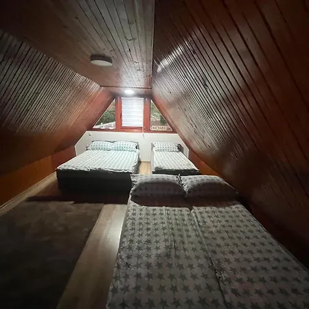 Vikendica Sa Bazenom Aria Сasa de vacaciones