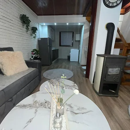 Vikendica Sa Bazenom Aria Potkraj